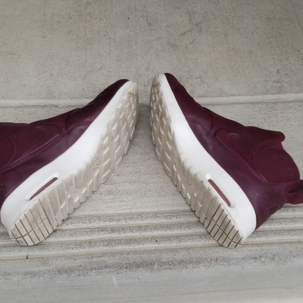 Nike Women’s Maroon Slip-On Sneakers with White Sole - Picture 7 of 8